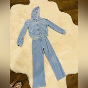 H&M Velour Hoodie & Pants Set | Cozy Lounge Wear
Girls Size:US 14 / Youth 11–12Y